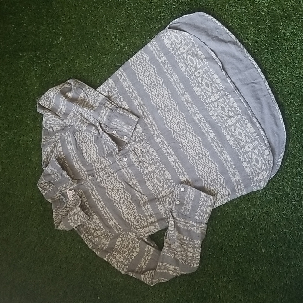 Grey ethnic print flannel - L